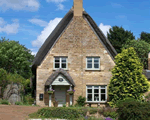 Honeysuckle Cottage in Sutton-under-Brailes, Central England