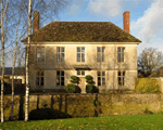 Yew Tree Farmhouse in Hannington Wick, South West England