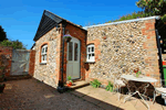 Courtyard Cottage in Stiffkey, East England